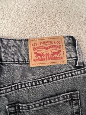 Grey Levi’s Superlow Jeans